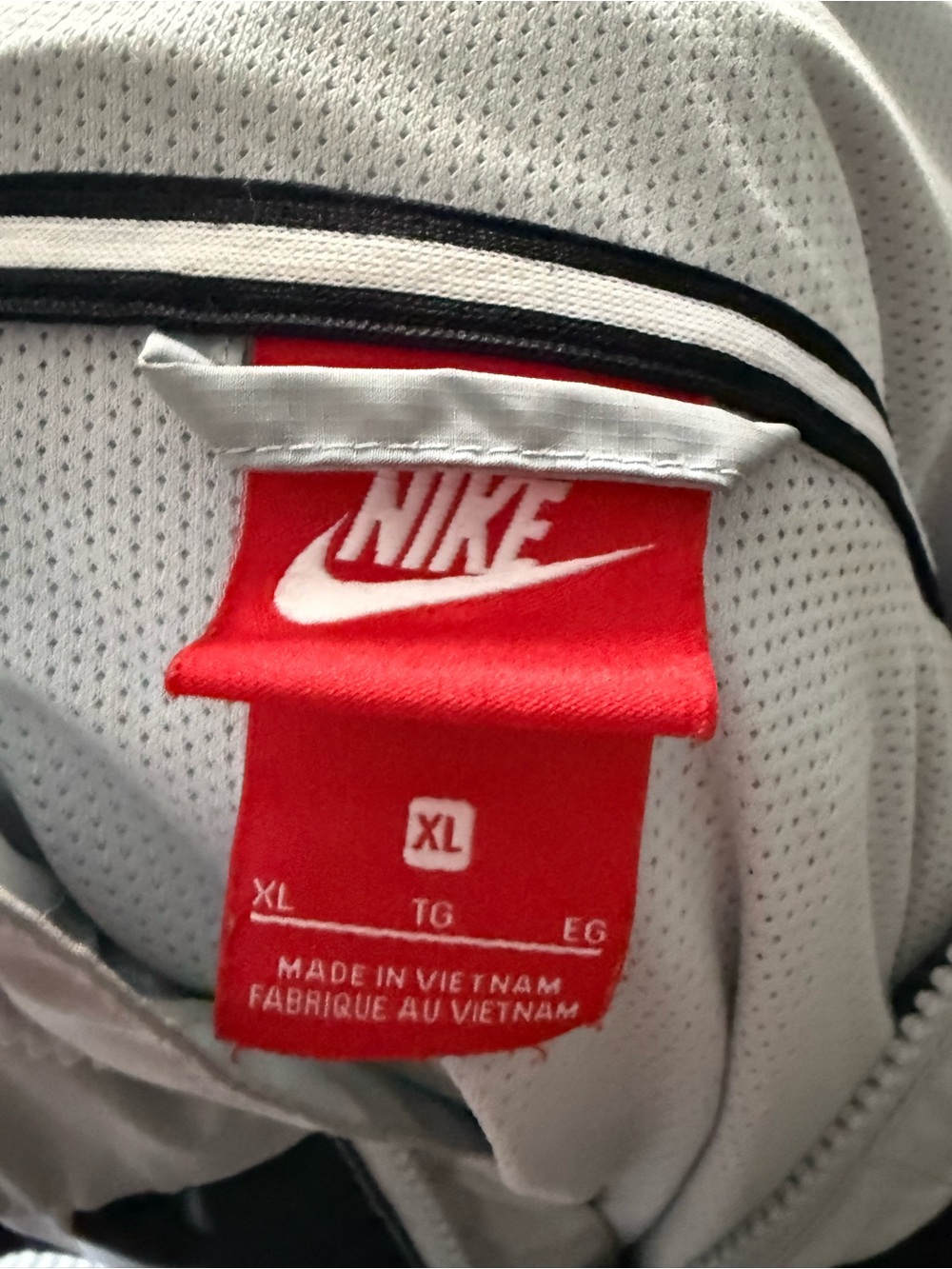 Nike Jack Size xl men Gray And White Windbreaker full zip hooded - Picture 3 of 3